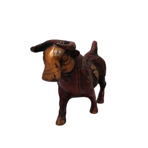 مجسمه گاو برنزی قدیمی