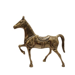 مجسمه برنجی اسب نماد سال تولد