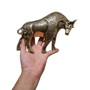 مجسمه گاو برنجی