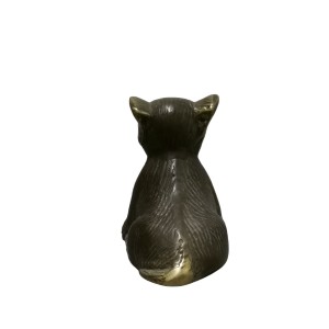 مجسمه سگ برنزی نماد حیوان سال تولد