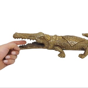 مجسمه تمساح برنزی