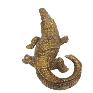 مجسمه تمساح برنزی