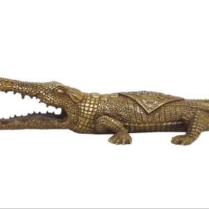 مجسمه تمساح برنزی