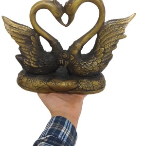 مجسمه قو عاشق برنزی