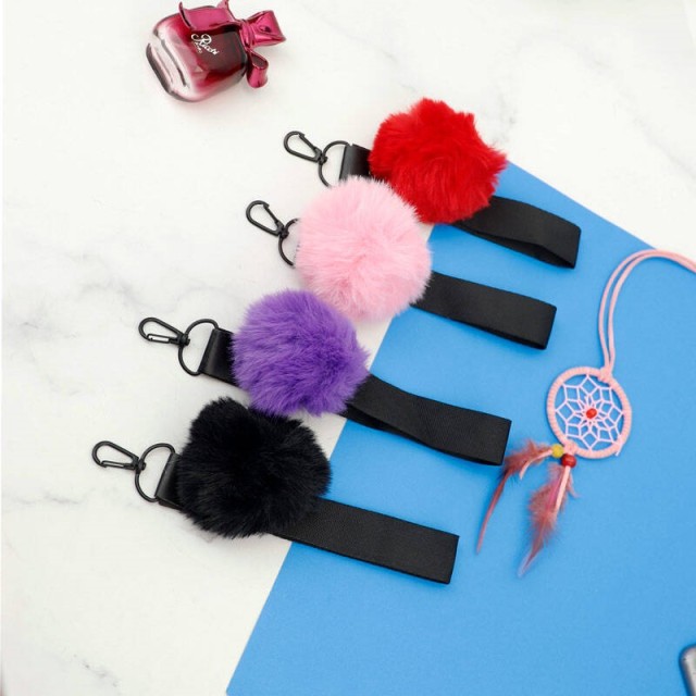 پوم پوم آویز دار