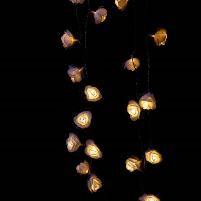 ریسه طرح گل فوم سفید توردار آفتابی طول 5 متر