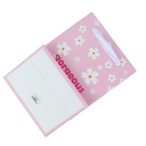 ساک دستی مقوایی طرح لبوبو کد 40133