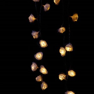 ریسه طرح گل فوم سفید توردار آفتابی طول 5 متر