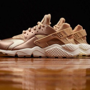 کفش مخصوص دویدن مردانه نایکی مدل Air Huarache Run Se Rose Gold