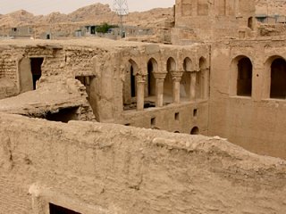 سیراف؛ پمپی ایران، ماسوله جنوب