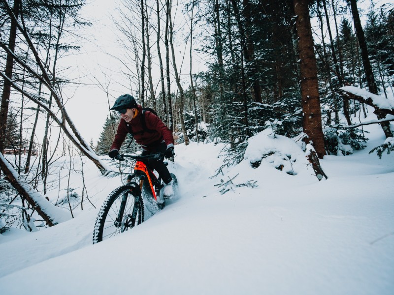 گرم بمانید: ۵ راز پوشاک دوچرخه‌سواری در زمستان که هرگز به شما نگفته‌اند