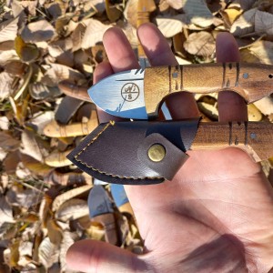 چاقو تیز به همراه غلاف هدیه