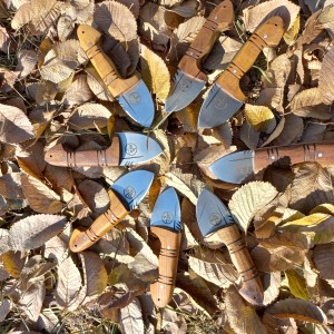 چاقو تیز به همراه غلاف هدیه