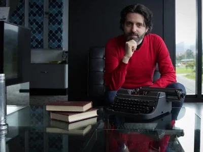 می‌نویسم، چون نمی‌دانم