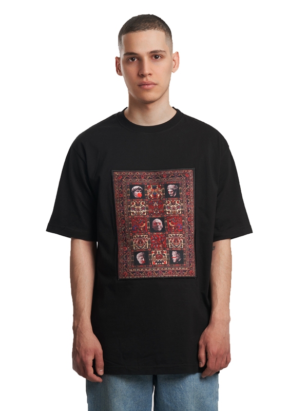 فرش و مجسمه مشکی