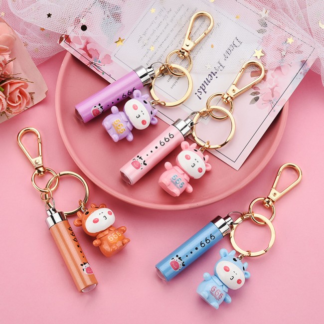 جاسوئیچی طرح گاو همراه با چراغ قوه جیبی Cute cow with mini flashlight keychain
