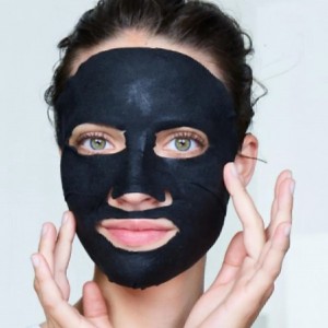 ماسک صورت ورقه‌ای گارنیر اسکین نچرالز با زغال و چای سیاه