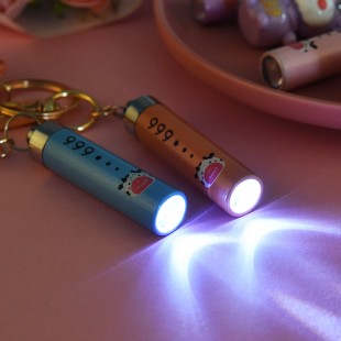 جاسوئیچی طرح گاو همراه با چراغ قوه جیبی Cute cow with mini flashlight keychain