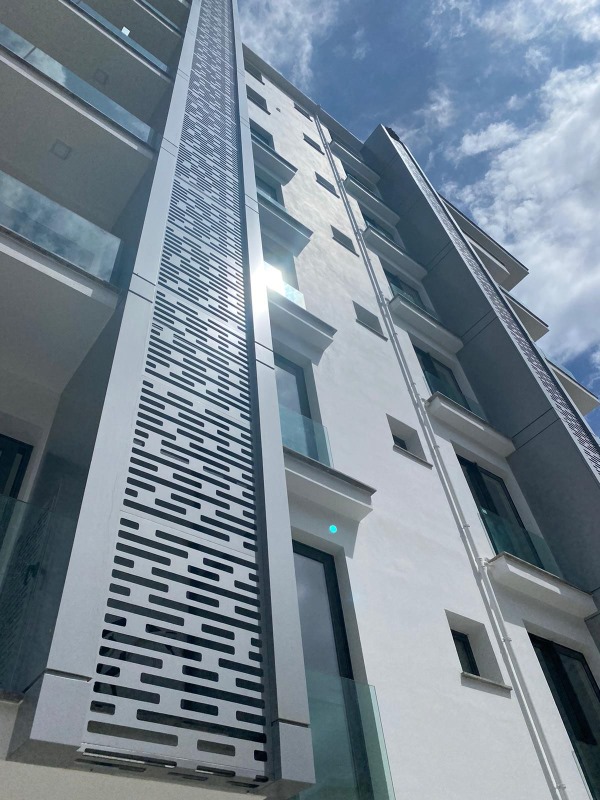 واحد بازفروش سه خوابه 100 متری در مرکز شهر گیرنه