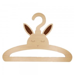 چوب لباسی چوبی کودک طرح خرگوش چشم بسته