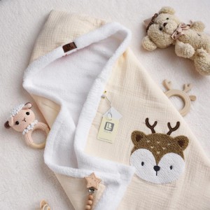 پتو  کلاهدار موسلین نوزادبی بی لایک Baby Like طرح گوزن