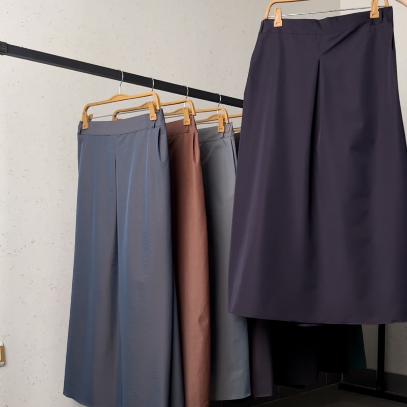 دامن  بارانی  بادمجانی  قد 80   کد ( 400 )