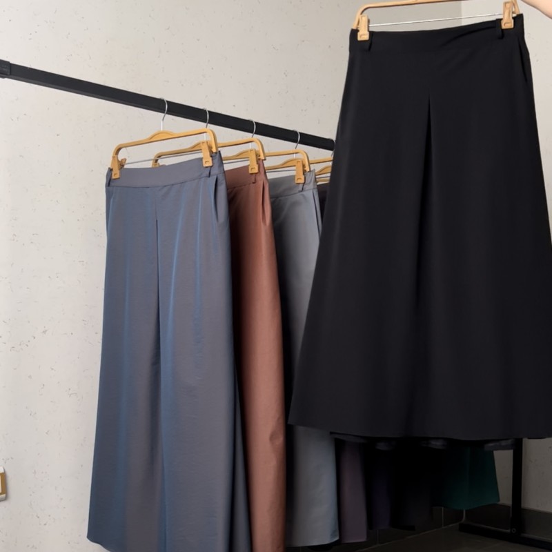 دامن  بارانی  مشکی  قد 80   کد ( 400 )