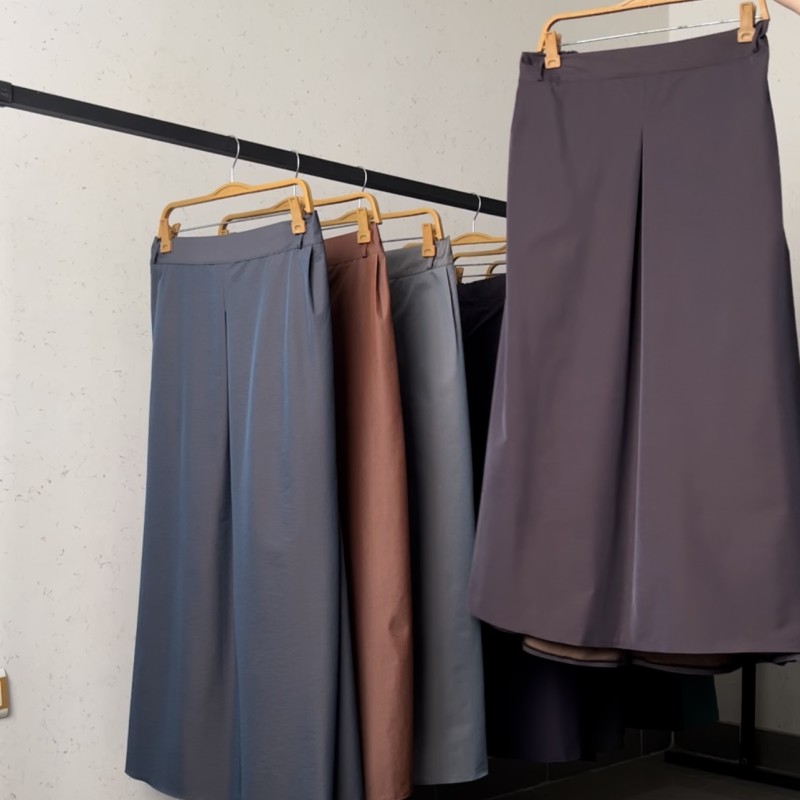 دامن بارانی بادمجانی روشن  قد 90  کد ( 400 )