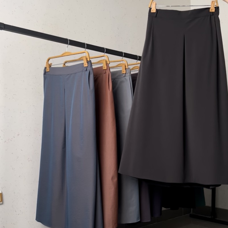 دامن بارانی ذغالی  قد 90  کد ( 400 )