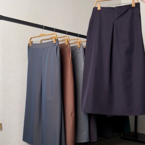 دامن بارانی  بادمجانی  قد 90  کد ( 400 )