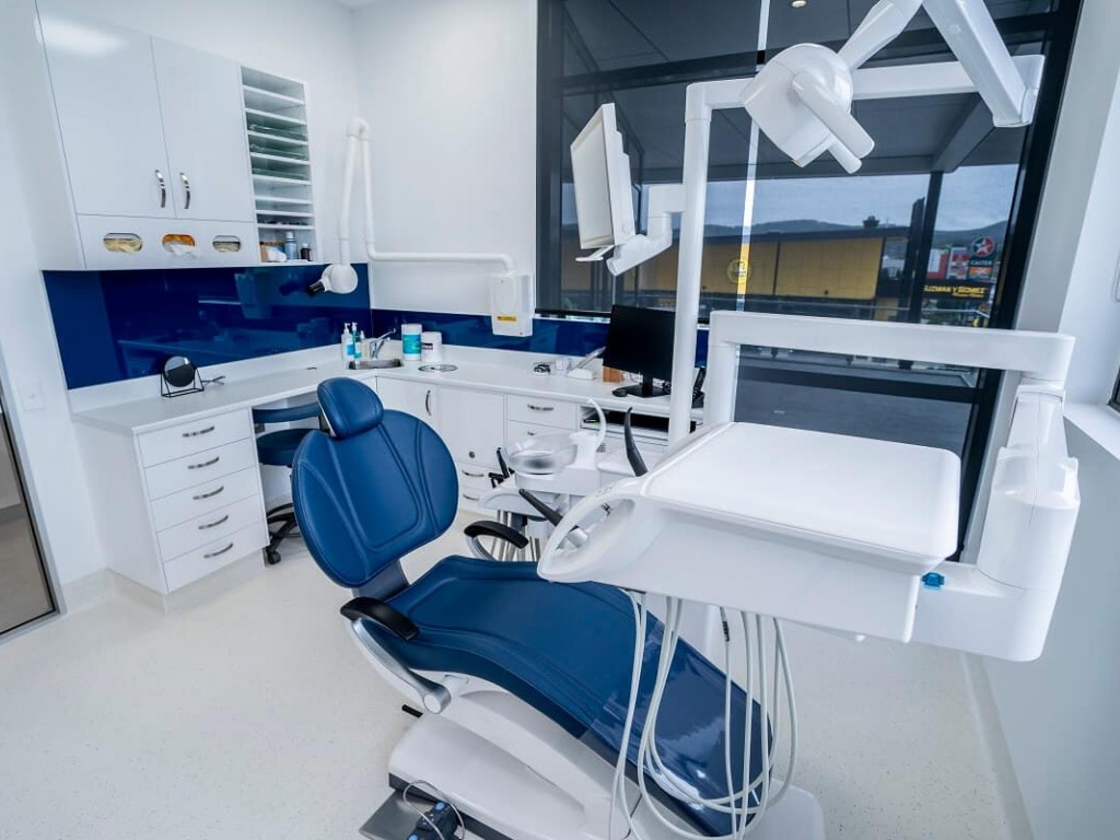 کلینیک دندانپزشکی در خیابان حمزه اصفهانی