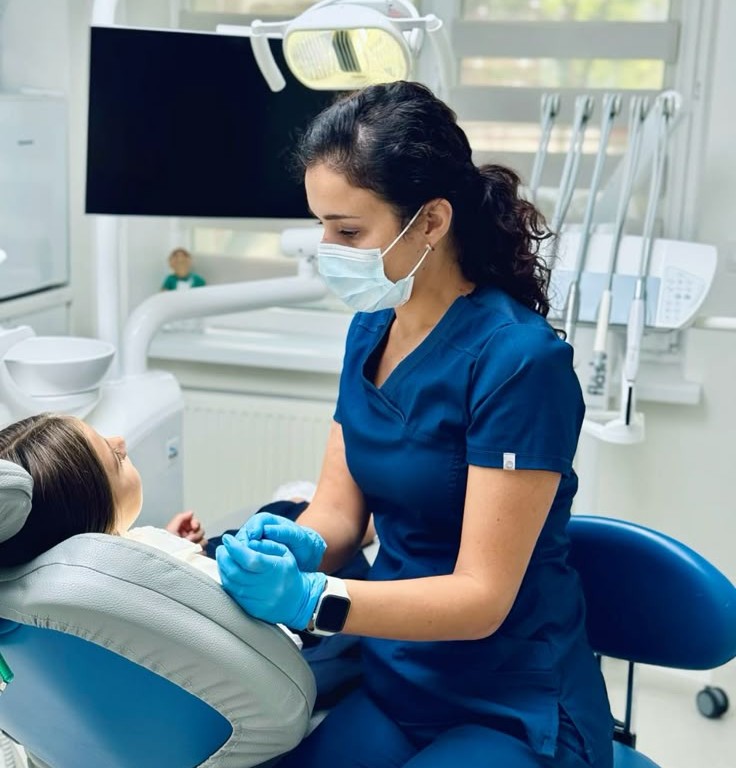 کلینیک دندانپزشکی در خیابان برازنده