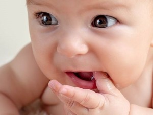 آموزش مراقبت از دندان نوزاد 6 (شش) ماهه در اصفهان