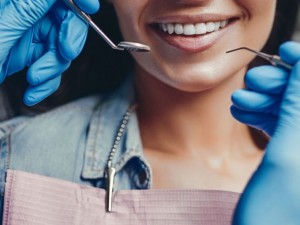 ایمپلنت دندان بالا در اصفهان