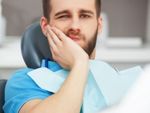 آیا ایمپلنت دندان در اصفهان درد دارد