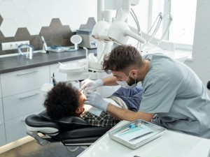 آدرس و شماره تماس و ساعت کاری کلینیک دندانپزشکی نورسته