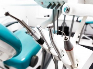 آدرس و شماره تماس و ساعت کاری کلینیک دندانپزشکی پارس