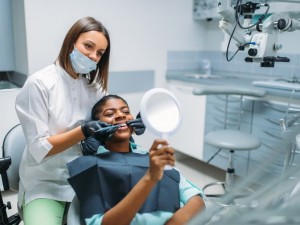 کلینیک دندانپزشکی در خیابان هزارجریب