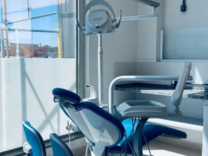 کلینیک دندانپزشکی در خیابان عبدالرزاق