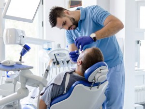 کلینیک دندانپزشکی در خیابان شهرک امیریه (امیرحمزه)