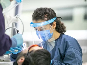 کلینیک دندانپزشکی در خیابان رزمندگان