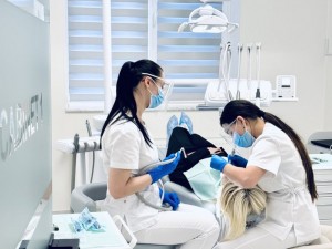 کلینیک دندانپزشکی در خیابان فیض