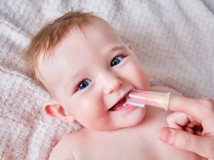 آموزش مراقبت از دندان نوزاد 8 (هشت) ماهه