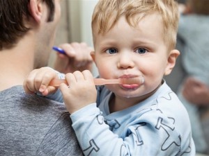آموزش مراقبت از دندان کودک 2 (دو) ساله