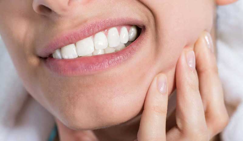 عوارض ایمپلنت دندان - کلینیک دندانپزشکی اصفهان