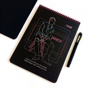 دفتر کاغذ مشکی