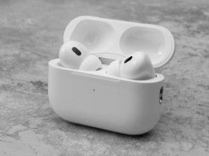 چرا AirPods من به طور مداوم قطع می شود؟ 8 راه حل سریع