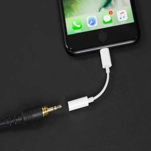 Apple-Lightning-To-3.5mm-Headphone-Jack-Adapter