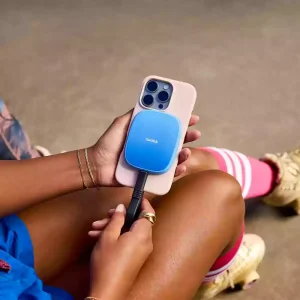 SSD مغناطیسی SanDisk Creator Phone متصل به گوشی موبایل