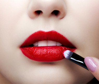 نحوه صحیح استفاده از رژلب قرمز